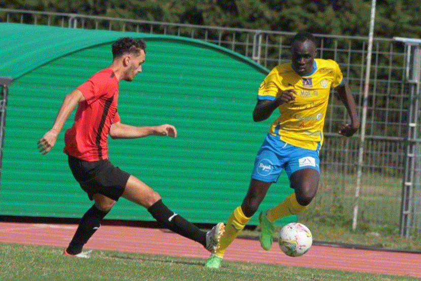 El Hadji Latyr Ndiaye de l'As Douane s'engage avec un club français - Xibaaru